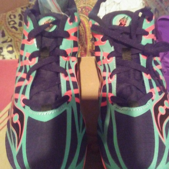 Saucony running shoes - Picture 3 of 6